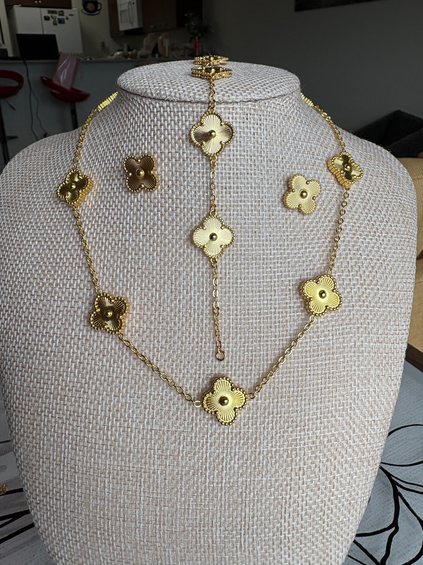 Multiclover Golden Set ( Necklace, Bracelet and Earrings )